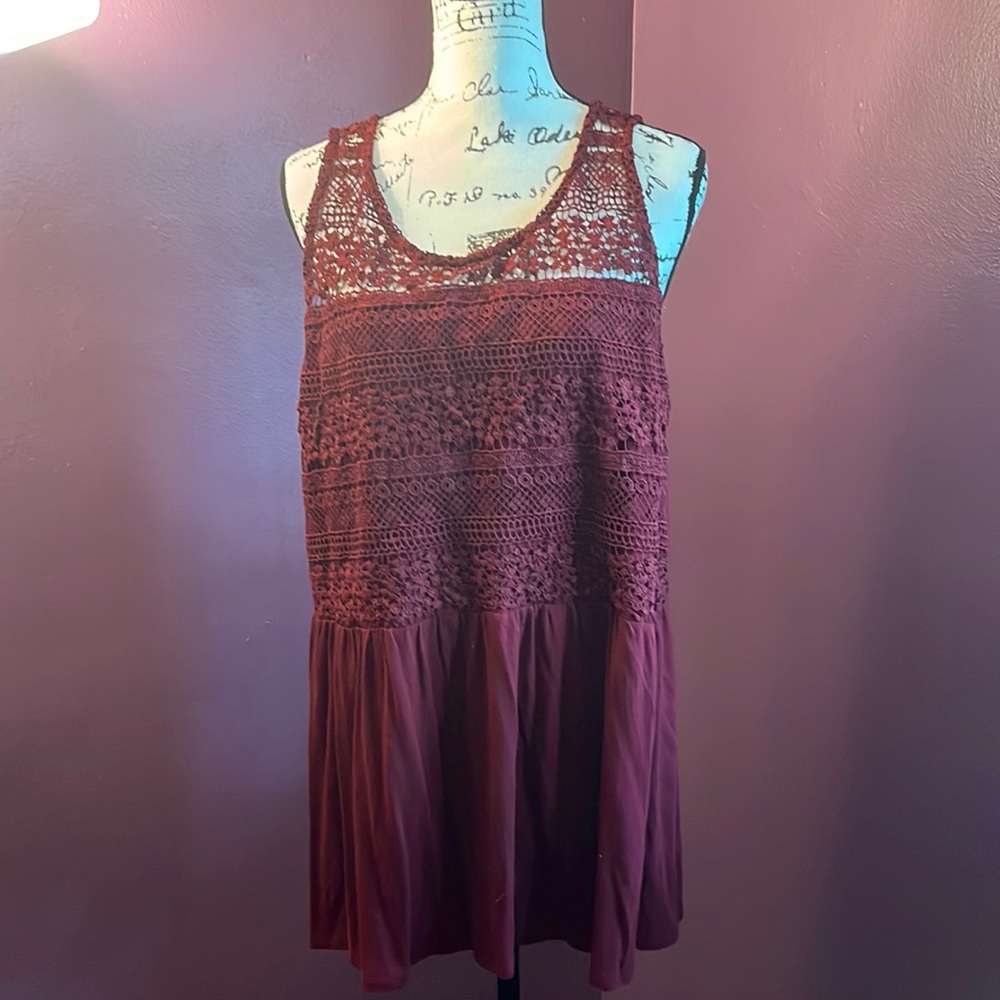 Pretty burgundy lace inlay flowy babydoll top